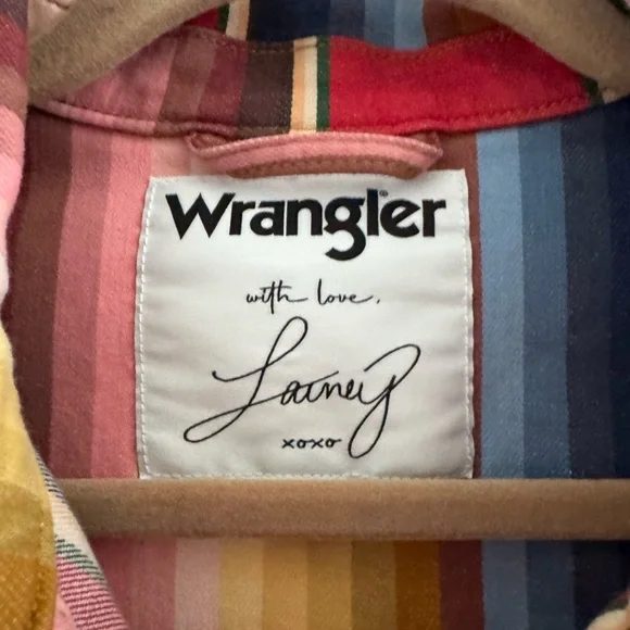 Lainey Wilson Wrangler Multicolor Striped Jacket with Pink, Red, Blue and Yellow - Picture 3 of 4
